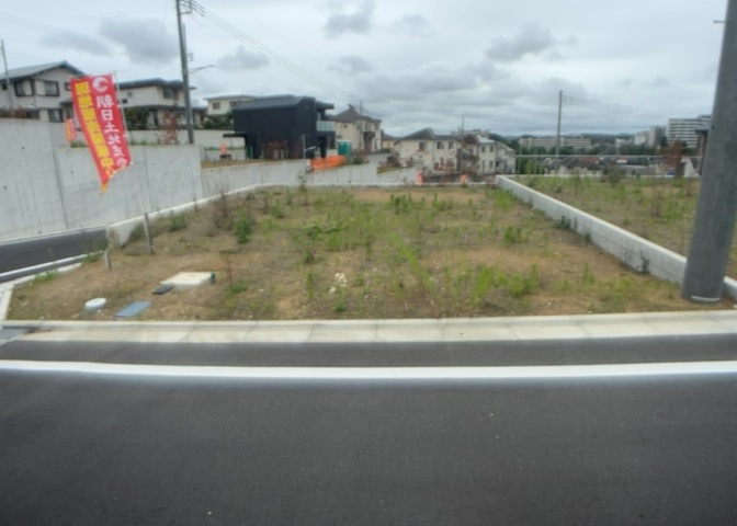 家を建てる前提で土地を探している場合、地盤の丈夫さは譲れない条件の一つです。地盤が脆弱だと追加工事が必要となります。また、過去に地盤沈下や液状化現象を起こした土地は、できるだけ避けた方がいいでしょう。