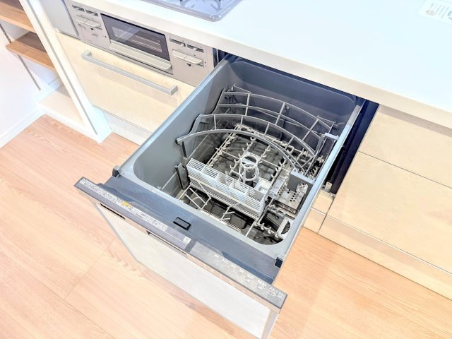 　◆食後の食器洗いは食洗機にお任せ！ご家族と団らんの時間を。家事の時短に効果大の食洗器付き。高温洗浄、節水効果もございます。