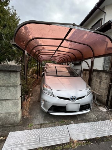 縦列で2台分駐車可能です