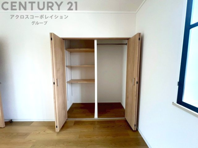 衣類やアクセサリー、小物類の収納が便利で整理整頓がしやすく、部屋の美観を保ちつつ、スペースを最大限に活用できます。衣服のしわやダメージを防ぎ、長持ちさせることができます。