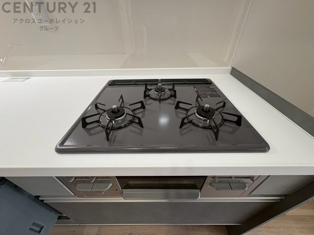 パワフルな吸引力で調理中の臭気等をしっかり処理してくれ、室内を快適に保ってくれます。　