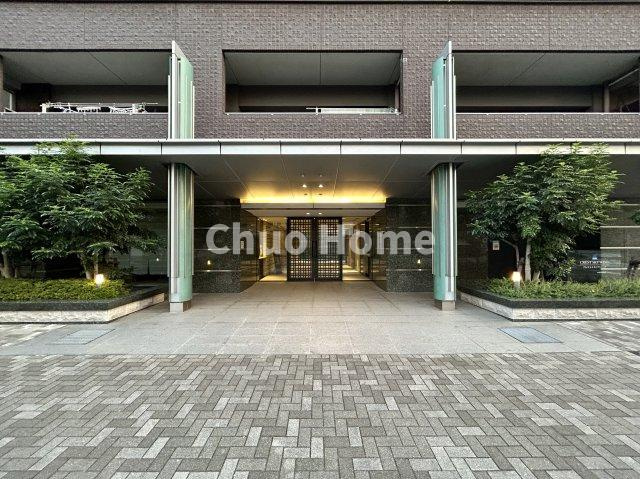 【エントランス】マンションのエントランスは、その物件の印象を決める、顔とも言える場所です。毎日通る場所ですからきれいなのが一番です。