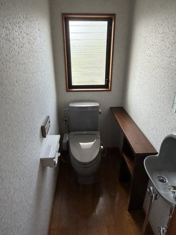 1Fトイレも落ち着いた空間です