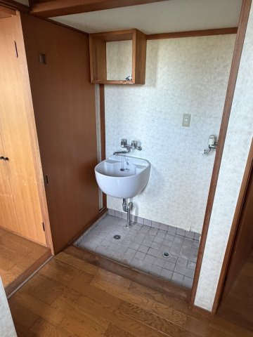 予洗いに便利な流し付きです。お洗濯にこだわりのある方にはうれしい設備です。