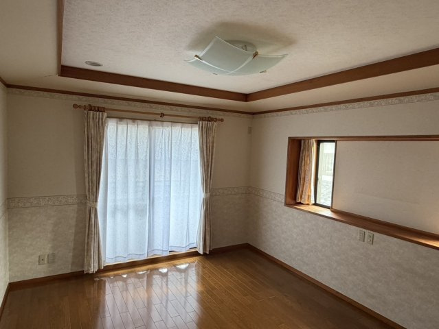 2Ｆ洋室：主寝室は納戸につながっているので、便利です。
