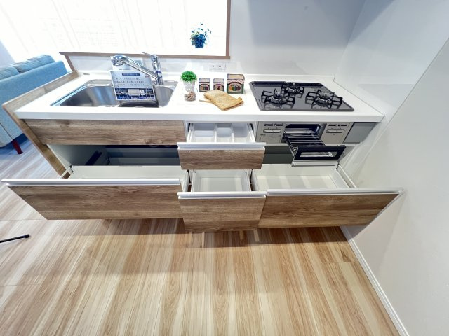 引き出し収納でスッキリ片付くキッチン