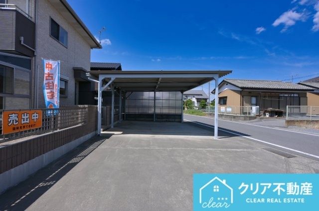 2台分はカーポート付き！広々とした駐車場で来客時も安心です♪