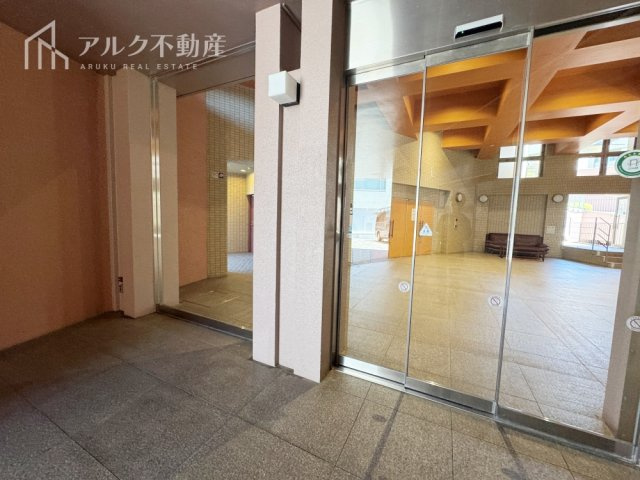 オートロック完備のエントランス