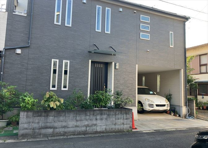 南側道路の場合は長い時間光を入れ込むことができるため、庭やリビングを道路側に持ってくることが多く土地価格も高い傾向にあります。一方北側道路だとリビングや庭が南側になりプライバシーを守ることができます。