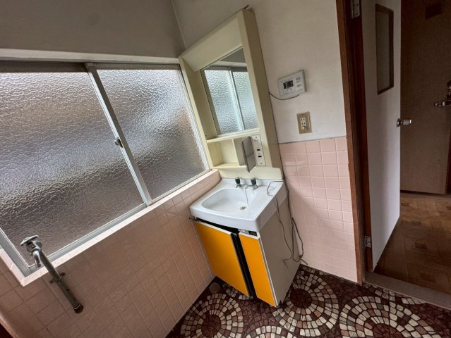 窓もあり明るいです