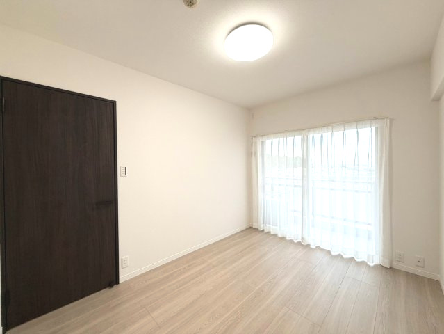 内装は柔らかな色味でまとめられています。　