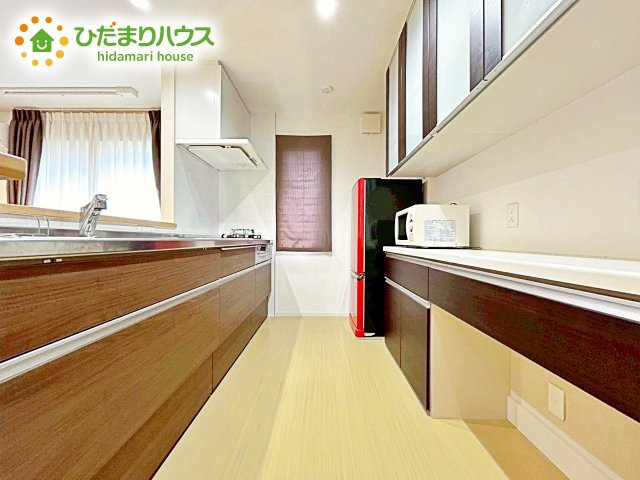 ゆとりあるキッチンスペースで、お料理がもっと楽しくなっちゃいますね