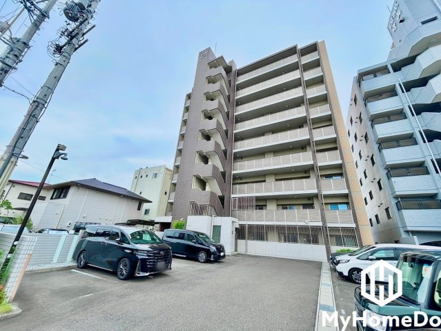 マンション敷地内だから、駐車場から玄関までの移動がラクラク。忙しい毎日を支える快適な動線設計。