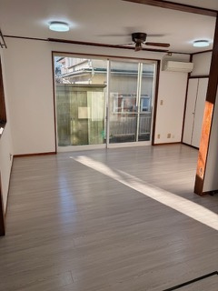 リフォーム済みで明るくキレイな床です