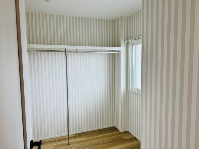 ～ウォークインクローゼットでお荷物がスッキリ収まります～