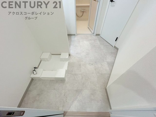 衣服の収納や脱ぎ着や整理整頓がしやすく、湿った衣類を乾燥させるスペースがありカビや臭いの発生を防ぎます。床の汚れを他の部屋に持ち込まず清潔を保つことができます。また快適な入浴環境の整備にも役立ちます。