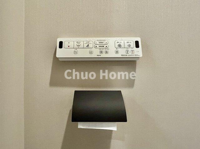 【ウォシュレット】清潔に使いたいお手洗いには最適な設備です。もちろんウォームレットも標準装備です。