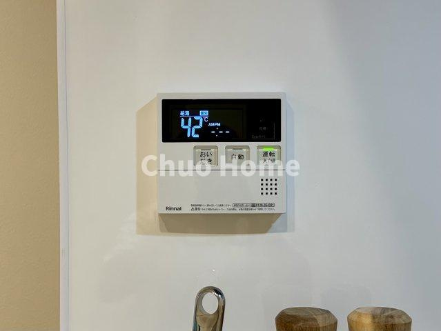 【給湯リモコン】外での一日を忘れさせてくれるオートバス機能でお好みの湯量・温度に調整された浴槽。