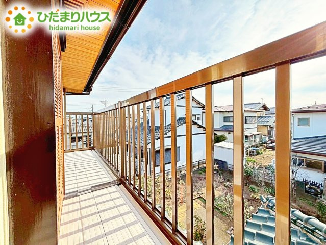 日当たりの良いバルコニーではお布団もふかふかに乾かせます