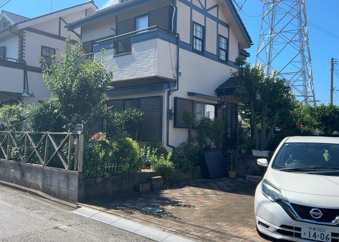 床下換気口は、床下に湿気がこもることを防ぎ、効果的に換気を行うために設置されています。床下換気口が設置されていない建物は、基礎パッキング工法などにより換気を行なっています。詳細は現地でご確認ください。