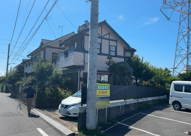 南側道路の場合は長い時間光を入れ込むことができるため、庭やリビングを道路側に持ってくることが多く土地価格も高い傾向にあります。一方北側道路だとリビングや庭が南側になりプライバシーを守ることができます。