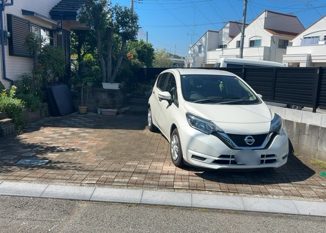駐車場と明記されていても、最小スペースでつくられた駐車場だと大型車は駐車できなかったり、出入りしにくくなったりする可能性があります。お車のサイズと購入したい物件の駐車場のサイズを現地で確認しましょう。
