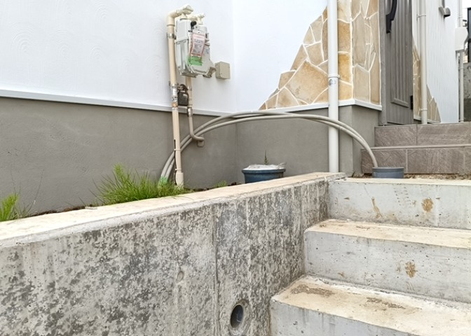 木造住宅とは土台、壁、柱など建築物の強度を支える構造体の材に木が使用されている構造を指します。構造体は建物の自重を支えるだけではなく風圧や水圧、積裁荷重などあらゆる衝撃に耐えるための基礎です。