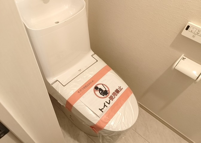 トイレは大きさや形、機能、抗菌性などが異なる多種多彩なタイプが各メーカーから出ています。それぞれに良さがあるため、事前にどういったタイプのトイレがいいのかをご家庭内で決めて、内見に行くといいでしょう。
