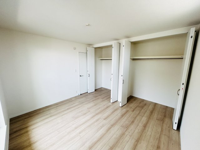 現地写真　それぞれのお部屋に収納スペースがあるのでお片付け上手で室内もスッキリ♪       　　      　