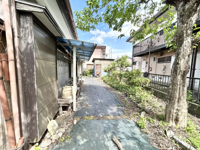 眺望を気にして物件を探す場合、前面に建物が建っていないか現地で確認しましょう！前面に建物があると景色はもちろん、日当たりや風通しにも影響が出てきます。住んだ時のことを想像しながら現地見学をしましょう。