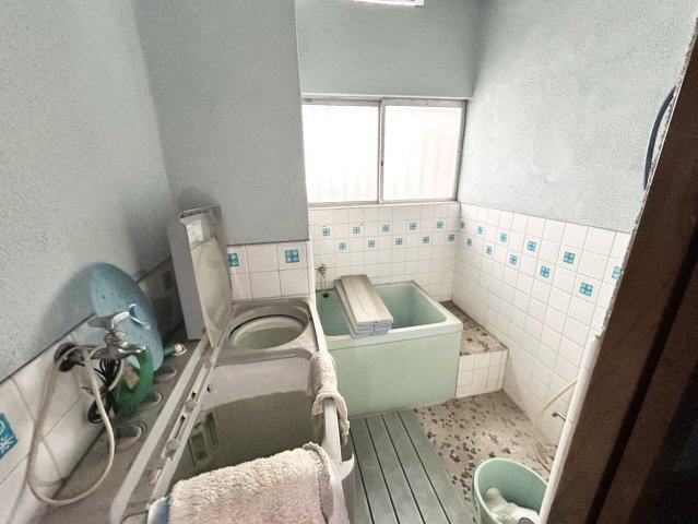 入浴時の快適さも大事なことですが、綺麗な状態を維持できなければ気持ちよく入浴できません。毎日の掃除が楽という点は大事なポイントになります！カビが生えにくく掃除がしやすい、壁や浴槽を選ぶといいでしょう。