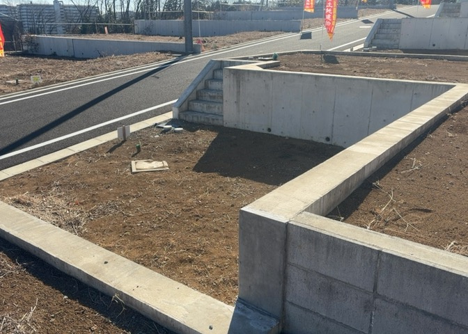 土地探しをしていると都市計画区域という言葉を目にすると思います。法律によって、都道府県知事や国土交通大臣が指定するエリアのことを指しており、都市計画区域は市街化区域と市街化調整区域に分けられています。