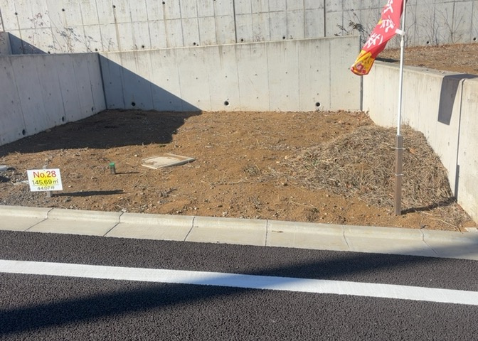 物件の詳細については、現地を見てわかること以外に、役所や法務局などで調べないとわからないことがあります。そのため、現地に行く場合は、もしこの物件を買ったらどのような生活ができるかをイメージしましょう。