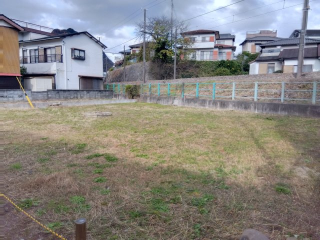 敷地が約100坪と広々としています。自由な間取りでお家が建てられます。駐車場を広く取る事も可能です。
