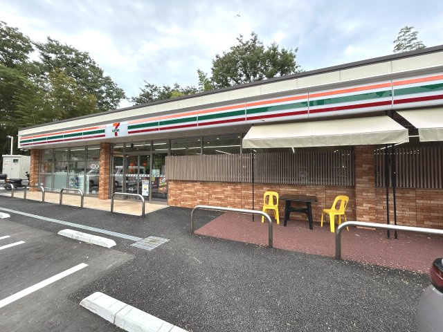セブンイレブン相模原小渕店まで約1300メートル。