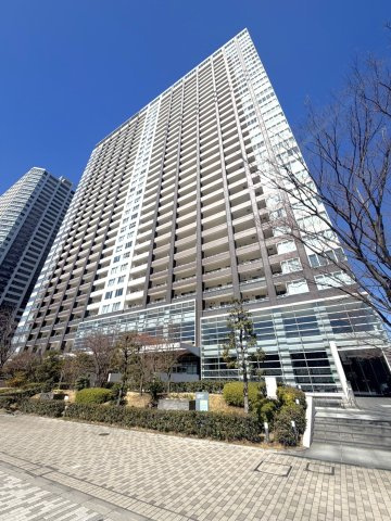地下1階付き33階建ての大規模タワーレジデンス