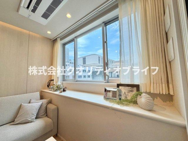 気持ちいい陽射しが入ってくるリビング
