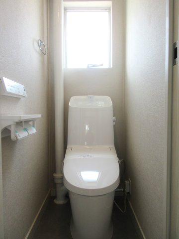 ダブルペーパーホルダーで快適ですね！