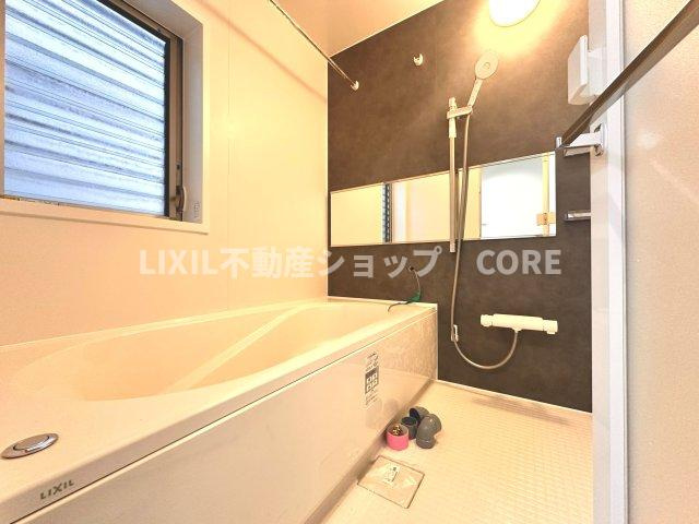 一日の疲れを癒す浴室は広々1坪以上！雨の日のお洗濯にも大活躍な浴室乾燥機付！