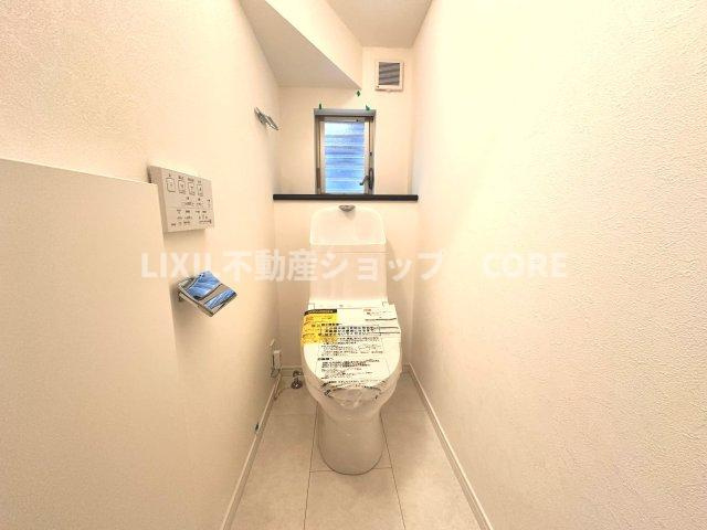 トイレスペースが1・2階にございますので、朝の混雑時に家族が分散して使用できます。