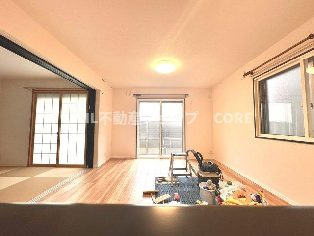 リビングの隣には和室を完備、客間や奥様の休憩場所としても活躍すること間違いなしですね。