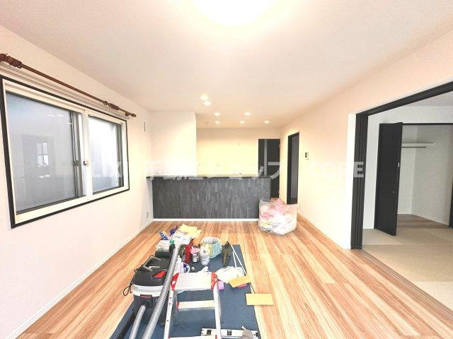 家族が集まるLDKは広さ14.7帖と家族団らんをするのにちょうど良いサイズです。