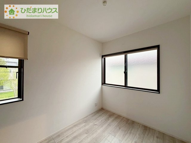 テレワーク・趣味部屋・収納部屋など多用途に活用可能。コンパクトながら使い勝手の良い空間です。