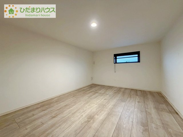 階段を上がればそのまま小屋裏収納。広い空間でちょっとした居室にも出来るようになっています。「しまう場所に困らない家」を実現