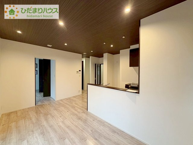キッチン横の動線もとりやすく、家事効率に優れた設計です。