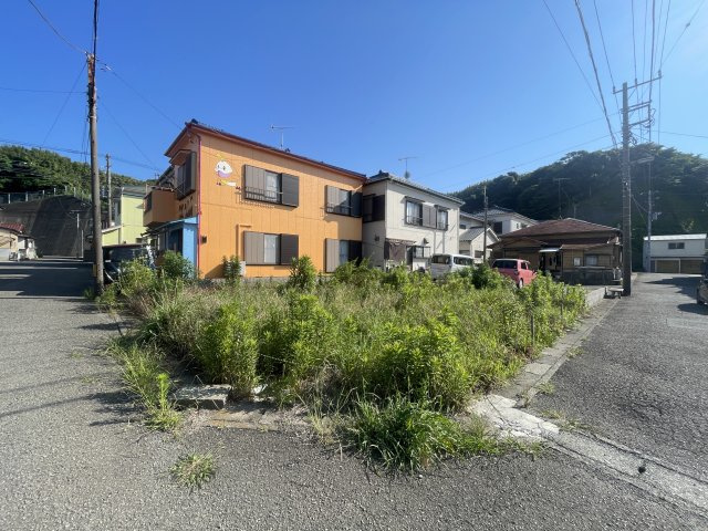 成形角地の物件です。　建築条件無しのためお好きなハウスメーカーで建築可能です。　海まで徒歩2分と海が好きな人にはオススメです。　前面道路が5ｍ以上ございますので、駐車もしやすいです。