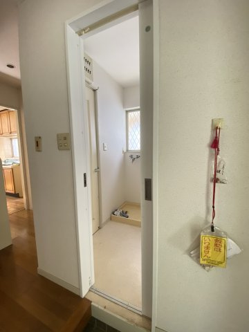 玄関から洗面室にすぐ行けます