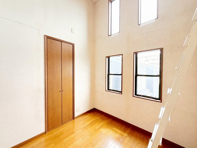 ◆室内はいつも明るい印象なので気持ちの良い朝を迎えられます。ロフトを完備しており、収納が多いお家はすっきりして快適空間です。