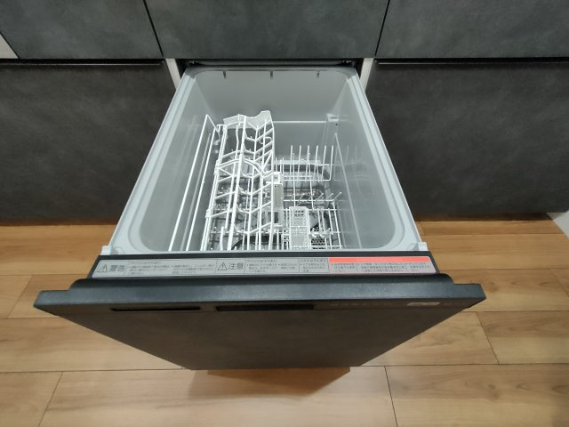 【食洗機】　手肌に優しく、家事の時短にもなる食洗機を完備。