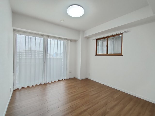 【洋室】6.5帖　ゆったりサイズの洋室は、主寝室にいかがでしょうか？